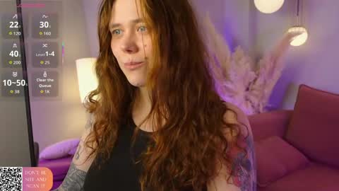 Snapshot of sophiepure chatting on 05.05.26 Sophie online show from 05.05.26