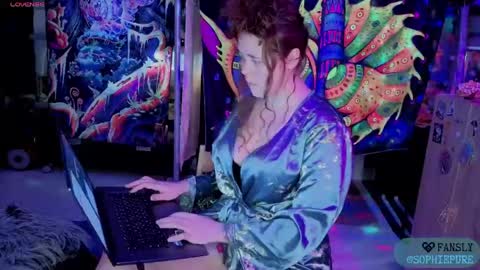 Snapshot of sophiepure chatting on 05.14.26 Sophie online show from 05.14.26