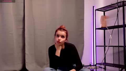 Snapshot of sophieraee chatting on 04.28.26 sophieraee online show from 04.28.26