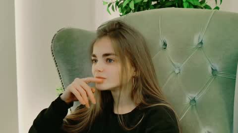 Snapshot of sophiesuvi chatting on 12.01.24 Sophie and my bestie Mandy    online show from 12.01.24