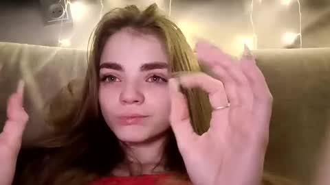 Snapshot of sophiesuvi chatting on 01.02.25 Sophie and my bestie Mandy    online show from 01.02.25