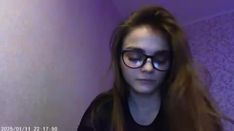 Snapshot of sophiesuvi chatting on 01.11.25 Sophie and my bestie Mandy    online show from 01.11.25