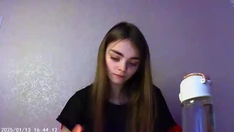 Snapshot of sophiesuvi chatting on 01.12.25 Sophie and my bestie Mandy    online show from 01.12.25