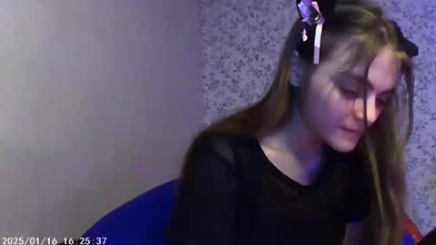 Snapshot of sophiesuvi chatting on 01.15.25 Sophie and my bestie Mandy    online show from 01.15.25