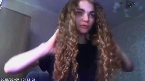 Snapshot of sophiesuvi chatting on 02.08.25 Sophie and my bestie Mandy    online show from 02.08.25