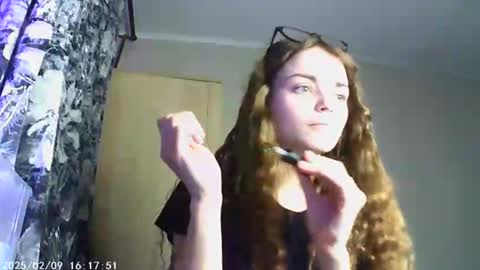 Snapshot of sophiesuvi chatting on 02.08.25 Sophie and my bestie Mandy    online show from 02.08.25