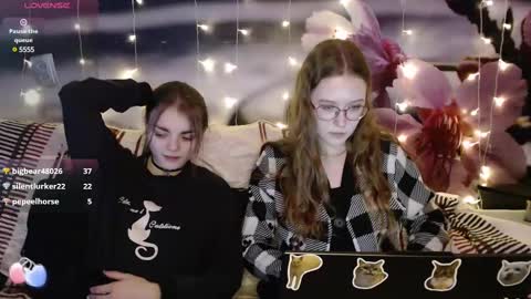 Snapshot of sophiesuvi chatting on 02.22.25 Sophie and my bestie Mandy    online show from 02.22.25