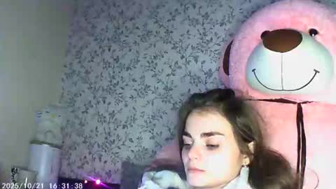 Snapshot of sophiesuvi chatting on 10.20.25 Sophie and my bestie Mandy    online show from 10.20.25