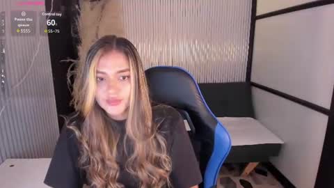 Snapshot of sophiewatson_ chatting on 06.18.26 sophiewatson_ online show from 06.18.26