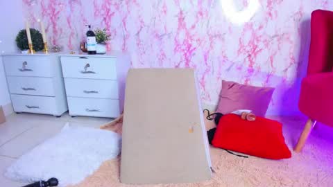 Snapshot of sophiiewilson chatting on 02.25.25 Sophie Wilson online show from 02.25.25