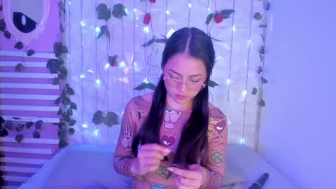 Snapshot of sophy_smilesweet chatting on 12.12.24 SOPHY ROGERS online show from 12.12.24