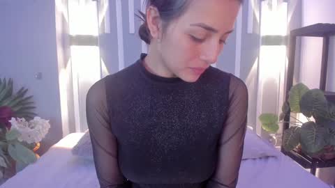 Snapshot of sophy_smilesweet chatting on 12.13.24 SOPHY ROGERS online show from 12.13.24