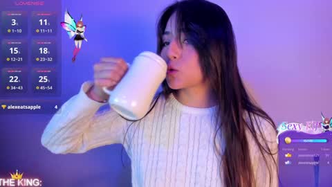Snapshot of sophy_smilesweet chatting on 12.18.24 SOPHY ROGERS online show from 12.18.24