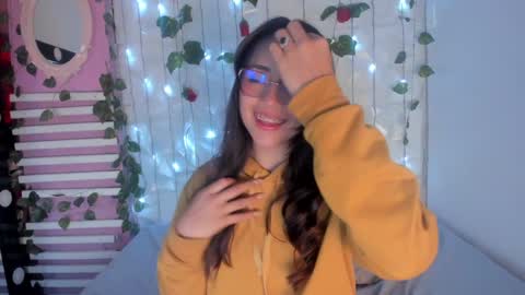 Snapshot of sophy_smilesweet chatting on 01.04.25 SOPHY ROGERS online show from 01.04.25