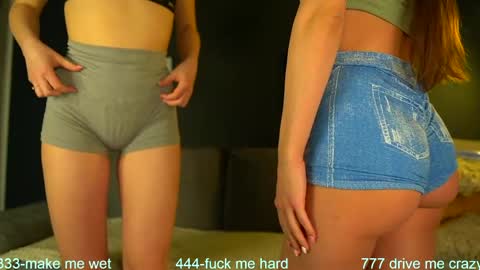 Snapshot of sophydiva chatting on 04.14.26 Sophydiva online show from 04.14.26