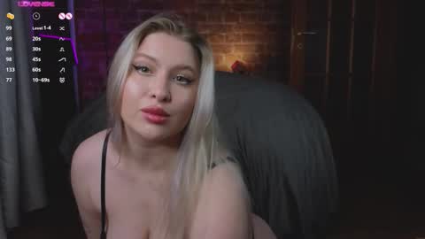 Snapshot of soulmeinme chatting on 11.14.25 soulmeinme online show from 11.14.25