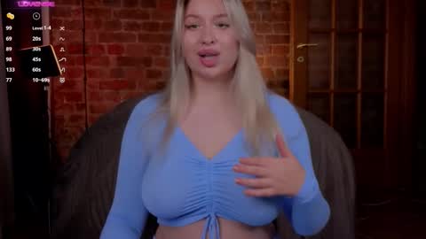 Snapshot of soulmeinme chatting on 11.17.25 soulmeinme online show from 11.17.25