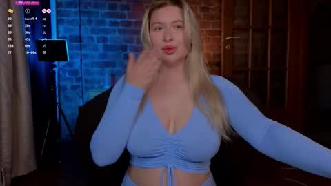 Snapshot of soulmeinme chatting on 11.22.25 soulmeinme online show from 11.22.25