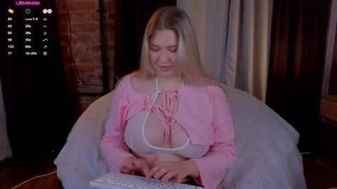 Snapshot of soulmeinme chatting on 11.24.25 soulmeinme online show from 11.24.25