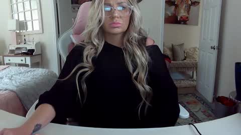 Snapshot of southernbarbii chatting on 02.11.25 Your Barbii online show from 02.11.25