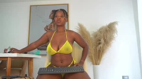 Snapshot of sow_fitt chatting on 09.17.25 sow_fitt online show from 09.17.25