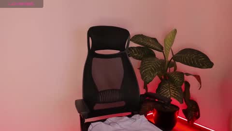 Sami Diaz   online show from 12.10.24