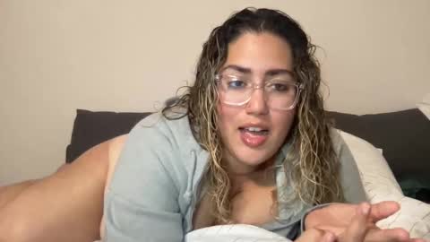 Snapshot of spacebunsxxx chatting on 12.29.24 spacebunsxxx online show from 12.29.24