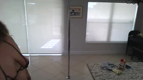 Snapshot of spacebunsxxx chatting on 11.28.25 spacebunsxxx online show from 11.28.25