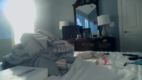 Snapshot of spacecase843 chatting on 02.12.25 TrndSettrz online show from 02.12.25