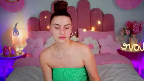 Snapshot of spacelady_ chatting on 06.14.26 Julia online show from 06.14.26