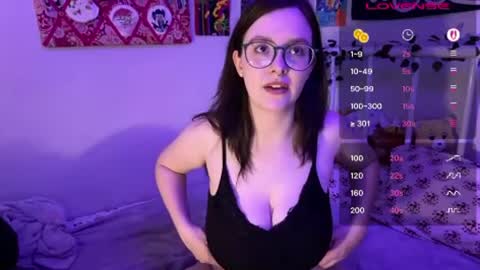 Snapshot of spaceyyybaby chatting on 06.19.26 Saturn online show from 06.19.26