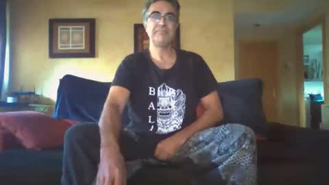 Snapshot of spanishshow chatting on 10.22.25 spanishshow online show from 10.22.25