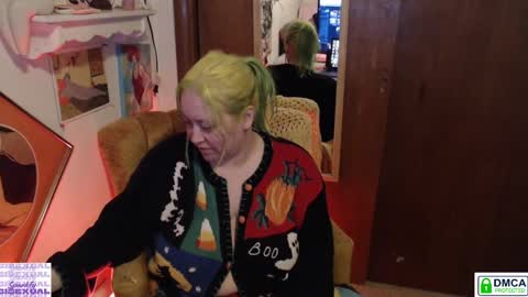 Snapshot of sparklybisexual chatting on 10.25.25 sparklybisexual online show from 10.25.25