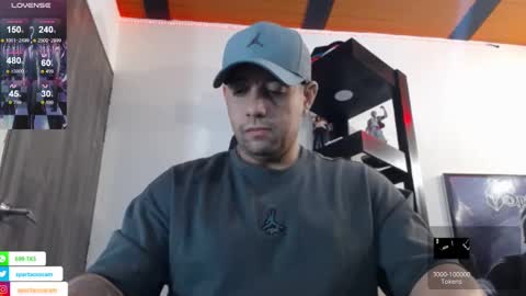 Snapshot of spartacus_cam chatting on 01.04.25     online show from 01.04.25