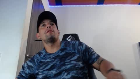 Snapshot of spartacus_cam chatting on 02.18.25     online show from 02.18.25