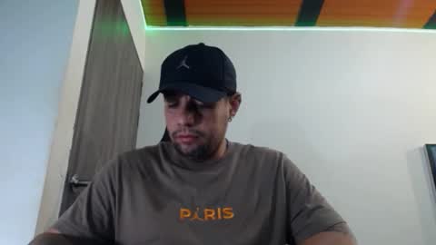 Snapshot of spartacus_cam chatting on 02.23.25     online show from 02.23.25