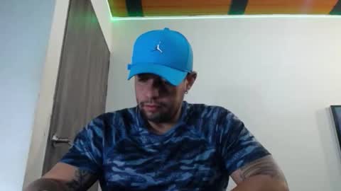 Snapshot of spartacus_cam chatting on 02.26.25     online show from 02.26.25