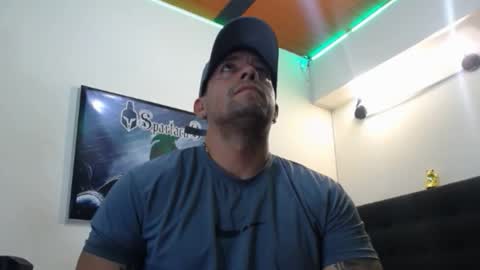 Snapshot of spartacus_cam chatting on 09.18.25     online show from 09.18.25