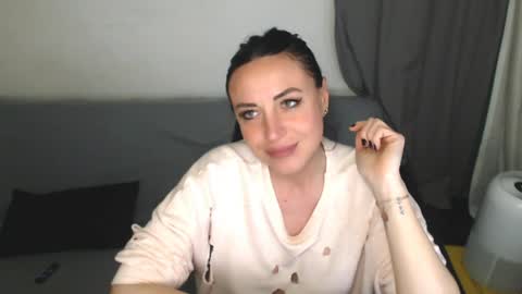 Snapshot of spicemint chatting on 04.15.26 Carla online show from 04.15.26