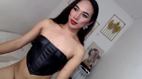 Snapshot of spicy_kinky chatting on 12.10.24 Alora online show from 12.10.24