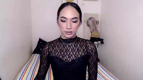 Snapshot of spicy_kinky chatting on 01.11.25 Alora online show from 01.11.25