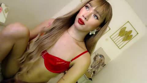Snapshot of spicy_kinky chatting on 01.20.25 Alora online show from 01.20.25