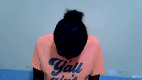 Snapshot of spicy_kittie chatting on 06.24.26 Kittle online show from 06.24.26