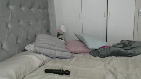 Snapshot of spicyangie chatting on 01.28.25 Im Angela  online show from 01.28.25