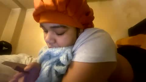 Snapshot of spicymami29 chatting on 10.05.25 spicymami29 online show from 10.05.25