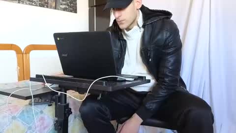 Marco. When Im offline you can view premium content in bio online show from 02.06.25