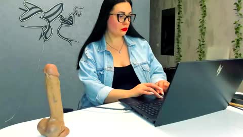 Snapshot of spoiled_lilit chatting on 01.18.26 Lilith online show from 01.18.26