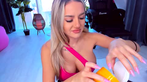 Anna online show from 01.12.25