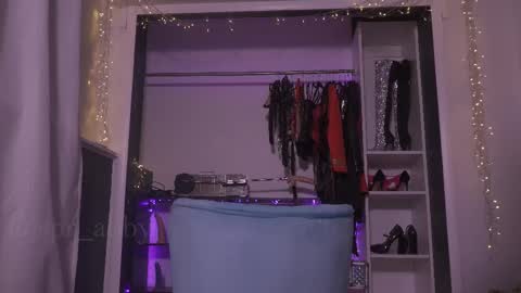 Snapshot of spr_abby chatting on 02.11.25 Abby online show from 02.11.25