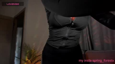 Lilly  online Monday - Friday ask time in pm online show from 02.21.25